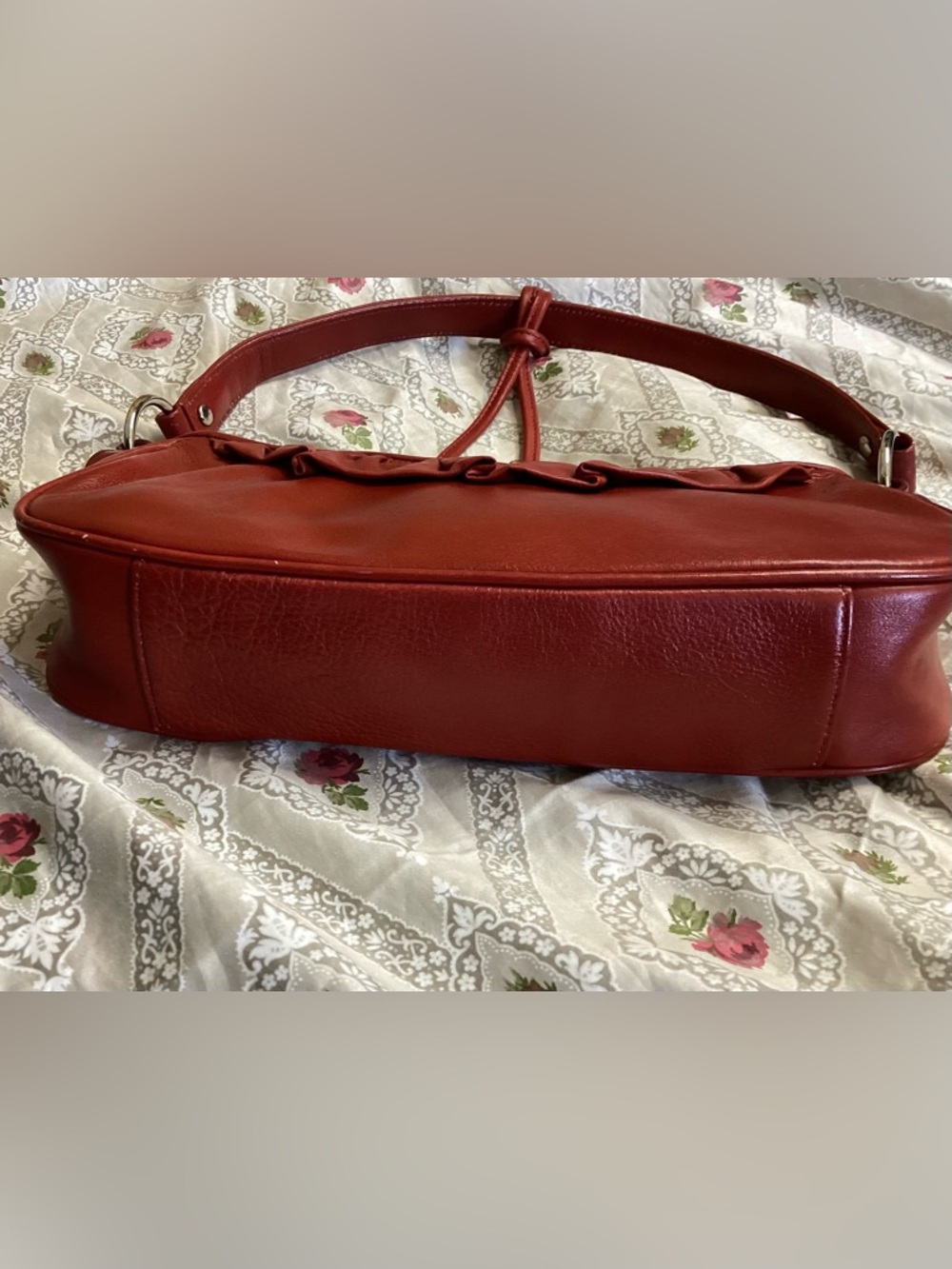 Lovecat Red Ruffle Leather Shoulder Bag with Heart-Tip Drawstring - Picture 6 of 16
